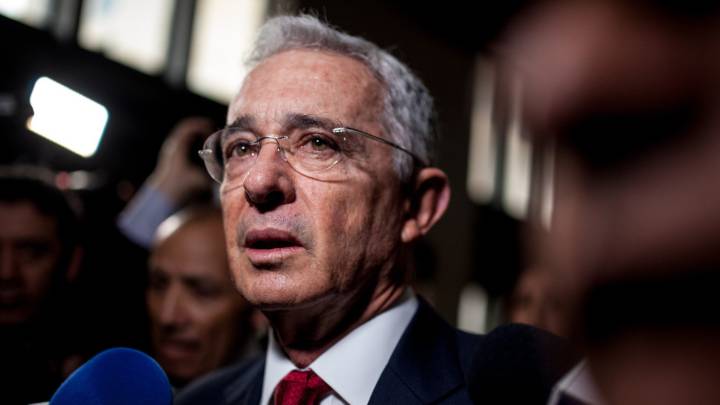El expresidente y senador de la República Álvaro Uribe Vélez, que tiene medida de aseguramiento domiciliaria, podría seguir ejerciendo su cargo