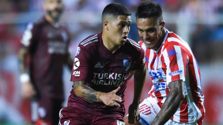 Juanfer Quintero en un partido ante Unión de Santa Fe