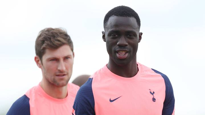 Davinson Sánchez entrena con su compañero Ben Davies