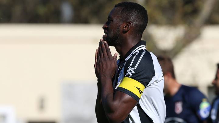 Jackson Martínez en un partido de Portimonense
