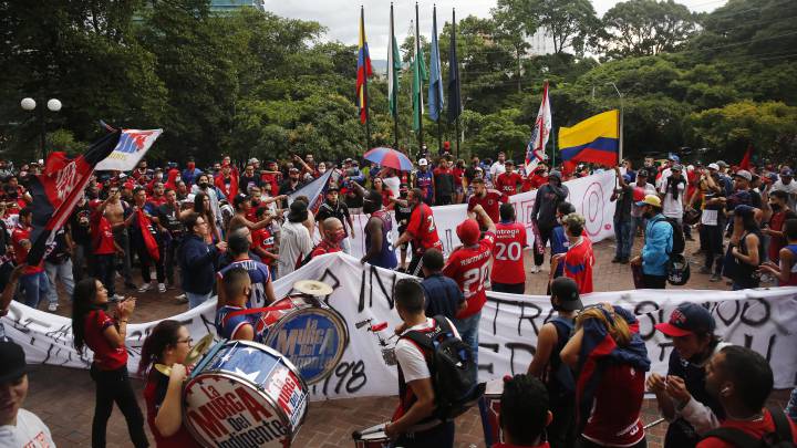 Hinchas del DIM protestan en medio de la pandemia
