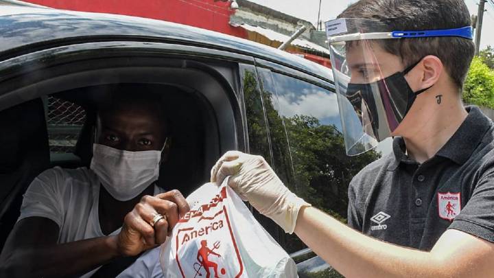 Adrián Ramos recibe sus implementos en medio del protocolo de Bioseguridad