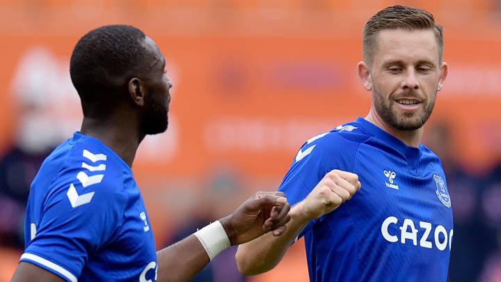 Sigurdsson, uno de los referentes de Everton, donde podría llegar James Rodríguez
