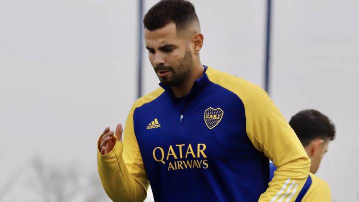 Edwin Cardona, volante de Boca Juniors, realizó su primer entrenamiento a la par de sus compañeros en la sede deportiva, luego de cumplir su cuarentena