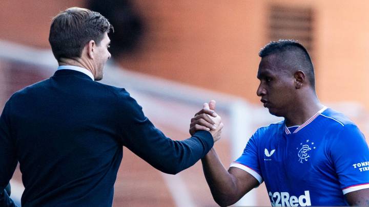 Steven Gerrard destaca el trabajo físico que viene realizando Morelos