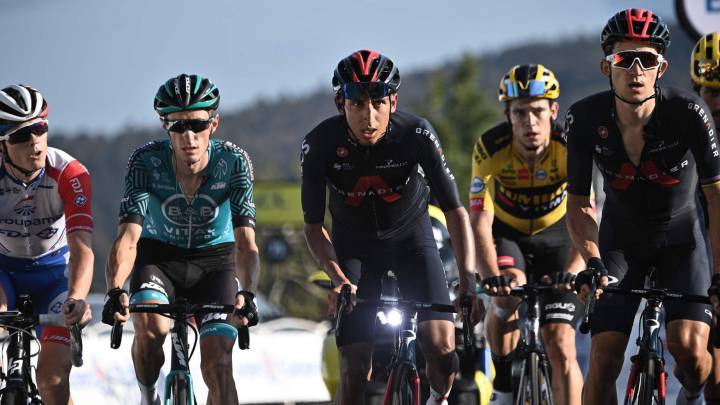 Egan Bernal abanadono el Tour de Francia antes de disputar la etapa 17 de la competencia entre Grenoble y Col de la Loze tras presentar problemas físicos