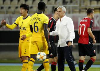 Tottenham, con Davinson, avanza a playoffs de la UEL