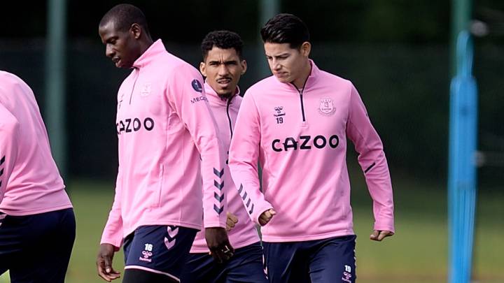 Doucouré y James entrenan en Everton