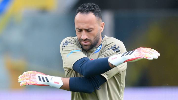 David Ospina y el Napoli, preocupados por positivos para covid-19 en Genoa