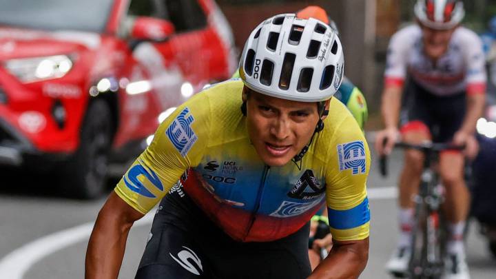 Jonathan Caicedo ganó la tercera etapa del Giro de Italia que se corrió en Etna y terminó en el premio de primera categoría en el volcán del mismo nombre