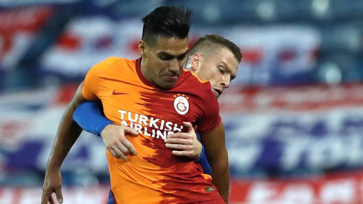 Falcao le habría pedido a Terim jugar con dos delanteros