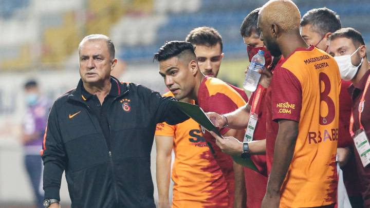 Fatih Terim explicó por qué sacó a Falcao en la derrota de Galatasaray ante Alanyaspor.