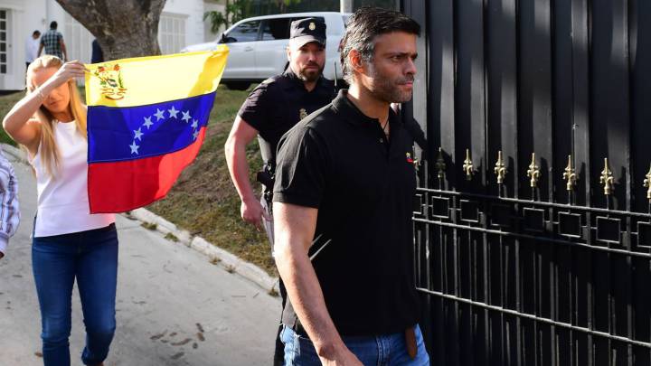 Leopoldo López en 2019 a su llegada a la Embajada de España en Caracas.