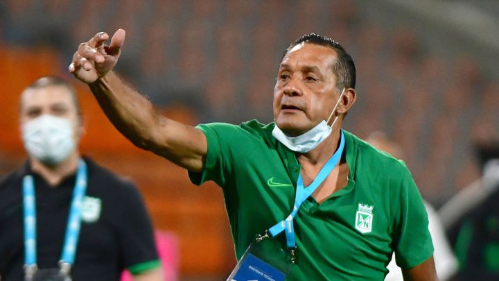 Pompilio Díaz, quien fue AT de Juan Carlos Osorio será el DT encargado de estar en el banco ante River Plate de Uruguay junto a Alejandro Restrepo
