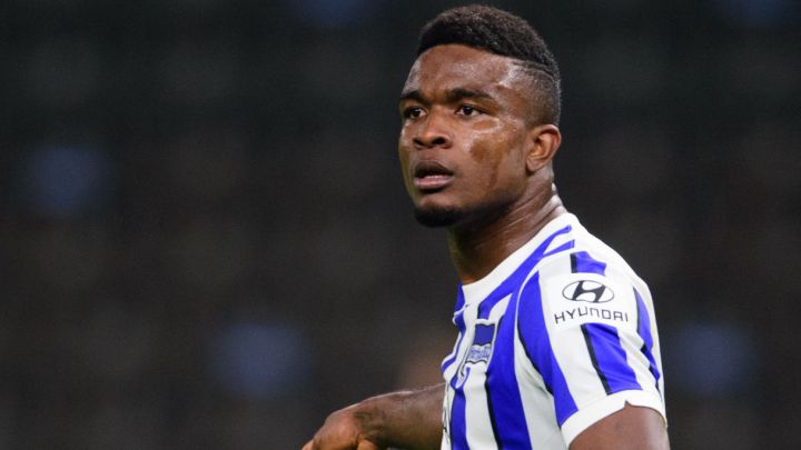 Hertha Berlín dio a conocer la gravedad de la lesión de Jhon Córdoba. El colombiano sufrió una "lesión de ligamentos en la articulación en el tobillo"