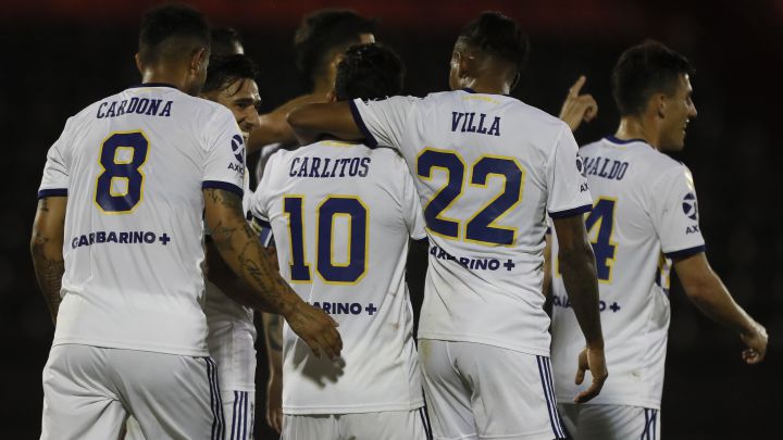 Cardona, Tevez, Villa celebran gol ante Newell's