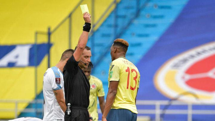 Yerry Mina. defensa de la Selección Colombia, salió expulsado en la derrota 0-3 ante Uruguay y será la primera baja de Queiroz ante Ecuador en Quito