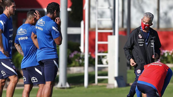 El futuro de Reinaldo Rueda con la Selección de Chile es de incertidumbre. El entrenador colombiano tiene el respaldo de los jugadores