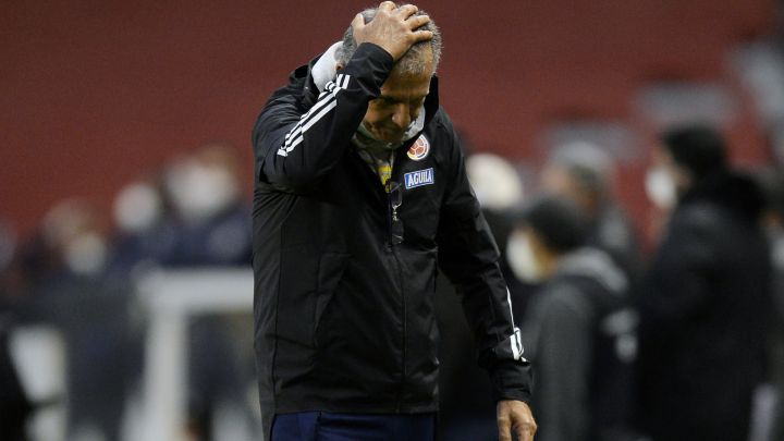 Carlos Queiroz se lamenta en la goleada de Ecuador sobre Colombia