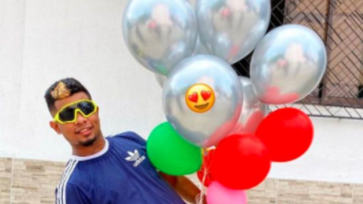 Influencer realizó un indignante acto en la ciudad de Cartagena, al simular que entregaba paletas a adultos mayores, sin embargo, estas contenían jabón