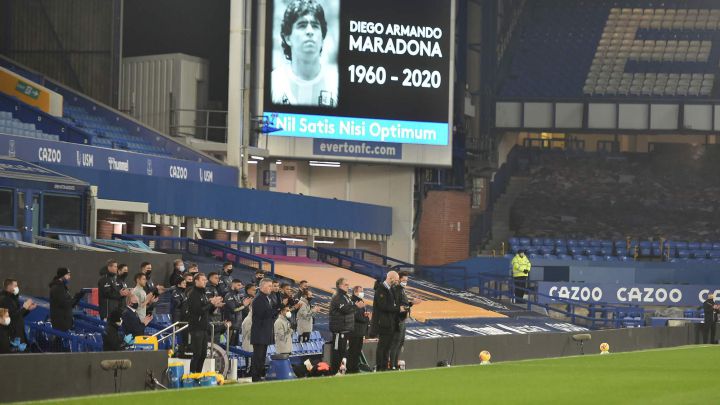 Maradona, James y Bielsa en TV… más que un minuto de silencio