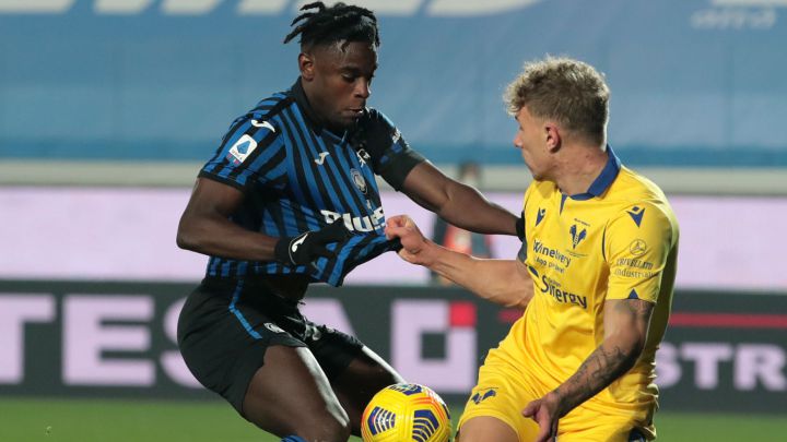 Duván Zapata ante el Hellas Verona