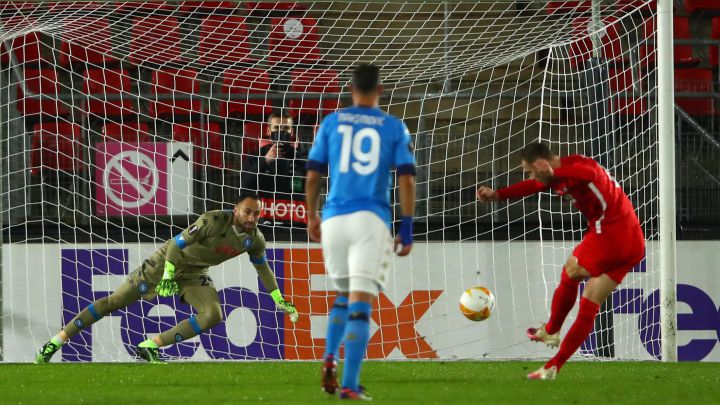 David Ospina, arquero del Napoli fue elogiado por la prensa italiana luego de su presentación con el AZ Alkmaar en la fecha 5 de la Europa League