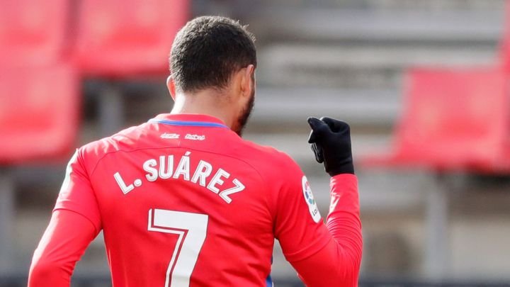 El delantero colombiano Luis Suárez se reportó con gol en el encuentro entre Granada y Huesca por la fecha 12 de LaLiga que se disputó en Los Cármenes