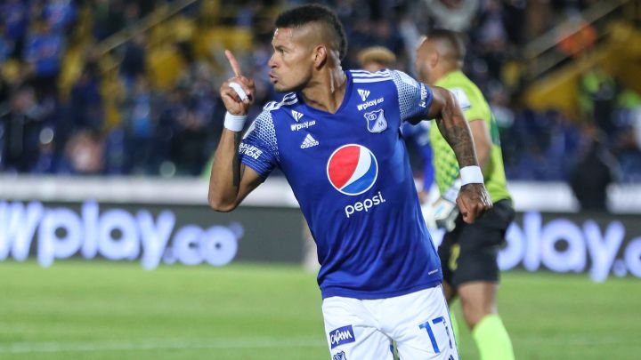 Ayron del Valle celebra un gol con Millonarios ante Chicó