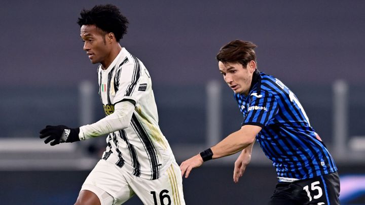 De Roon se disculpa con Juan Guillermo Cuadrado por dura falta en Juventus vs. Atalanta