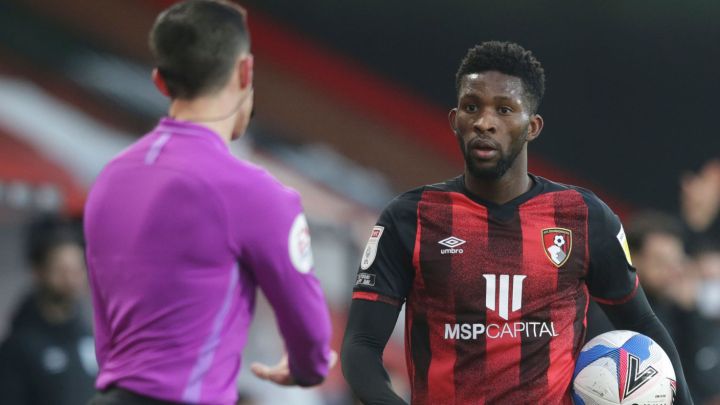 Jefferson Lerma, acusado de morder rival en Inglaterra