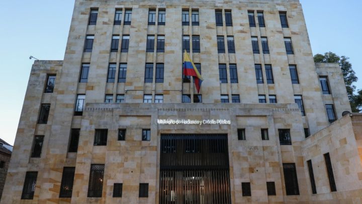 Aumento salario congresistas: cuánto cobrarán, cuánto subirá y por qué lo aumentan. Acá le contamos todo sobre el aumento a los parlamentarios