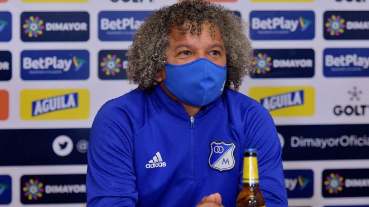 Alberto Gamero en rueda de prensa