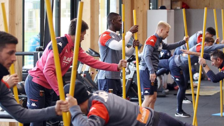 Cristian Zapata vuelve a entrenar y estaría en el Genoa vs Lazio.