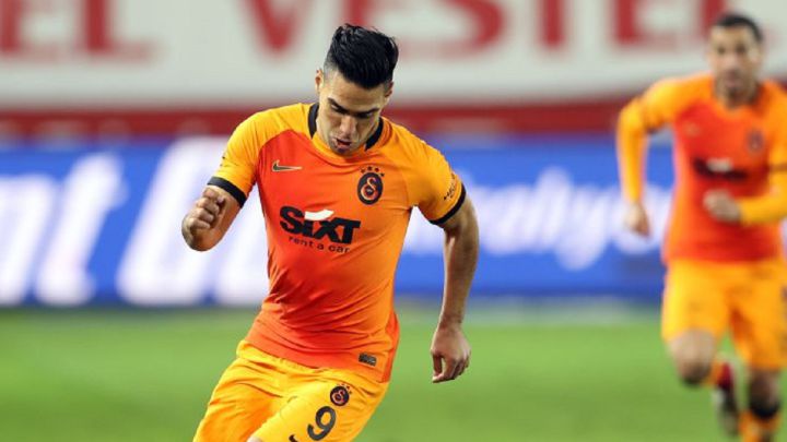 Falcao deja la cancha lesionado ante Antalyaspor
