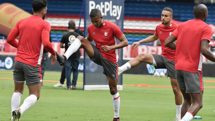 Independiente Santa Fe en un calentamiento antes de jugar la final contra América en diciembre de 2020