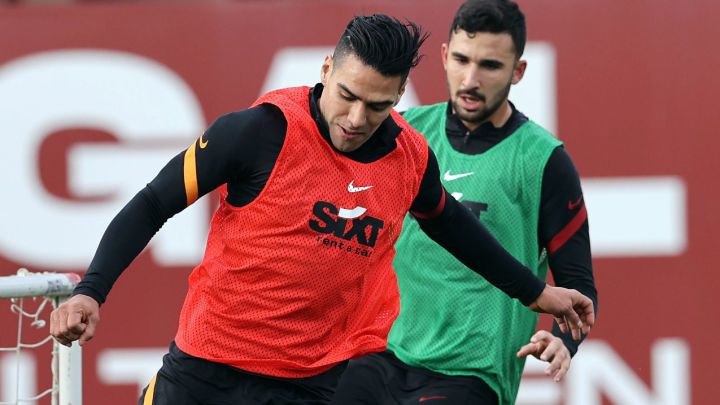 Falcao se vuelve a lesionar en el muslo derecho con Galatasaray