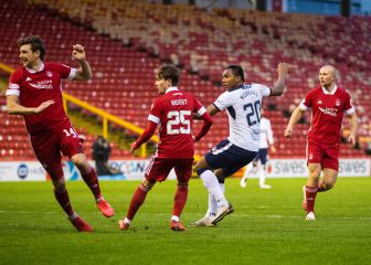 Steven Gerrard elogia el trabajo de Morelos en el área