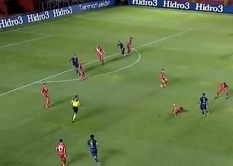 Asistencia perfecta de Cardona contra Argentinos Juniors