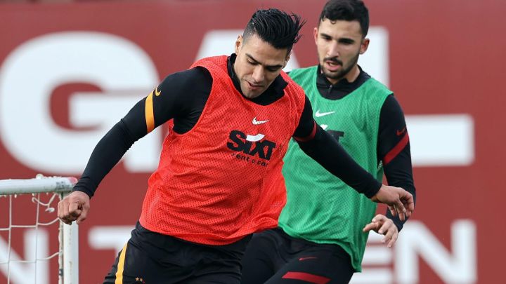 El Galatasaray le estaría buscando salida a Falcao García. El delantero colombiano por el momento no tiene ofertas, pero en la MLS podría estar su futuro
