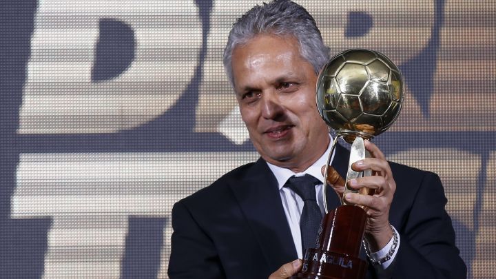 Reinaldo Rueda recibe el premio del mejor técnico de Colombia