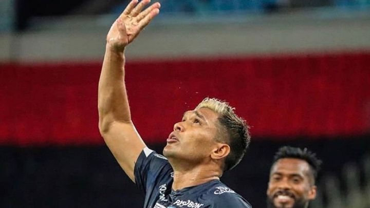 Teófilo Gutiérrez, delantero del Junior de Barranquilla, habló sobre sus conversaciones con Román Riquelme y Miguel Russo y respondió si jugaría en Boca