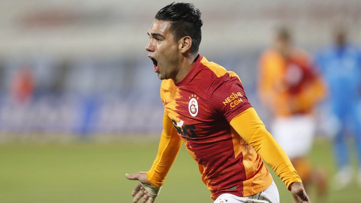 Falcao García celebra uno de sus goles con Galatasaray