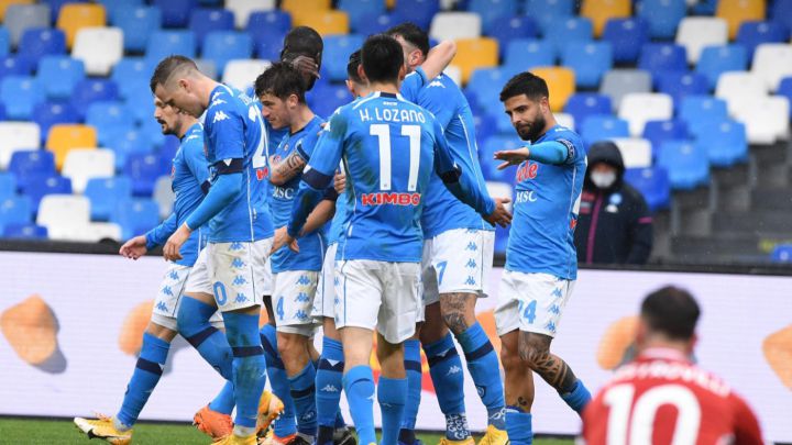 Napolia golea a la Fiorentina
