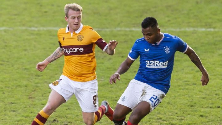 Steven Gerrard habló sobre Alfredo Morelos