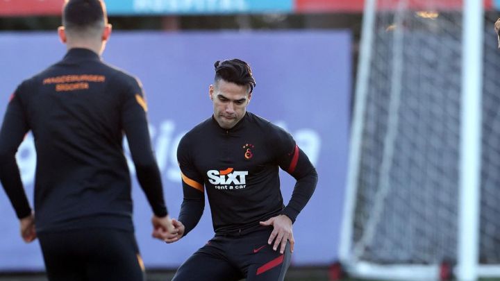 El Galatasaray busca la manera de deshacerse del salario de Falcao García, el jugador que más gana en el equipo. El equipo tendría varios planes