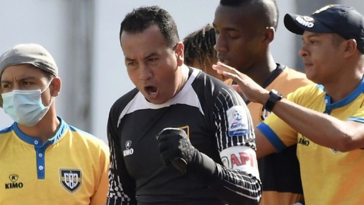 Nelson Ramos, portero del Boca Juniors de Cali, habló con AS sobre su récord de 3 goles consecutivos de tiro libre. Ahora va por el paraguayo Chilavert