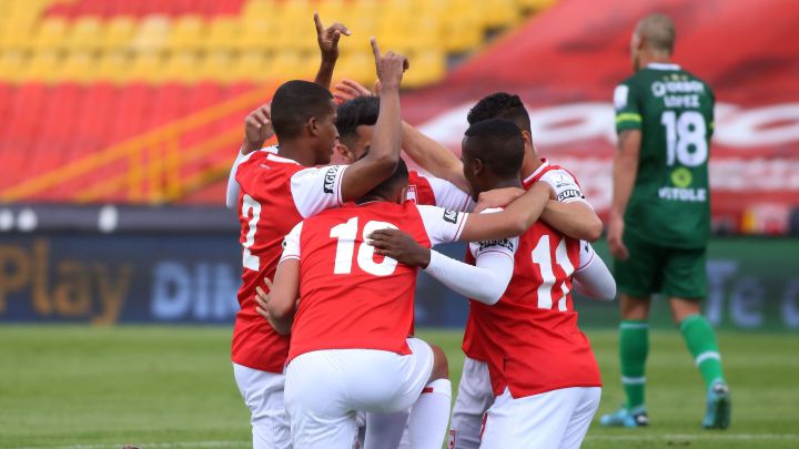 Independiente Santa Fe derrotó 1-0 a Patriotas con un golazo de Jhon Arias. El equipo rojo pudo aumentar el marcador, pero Carlos Mosquera lo evitó