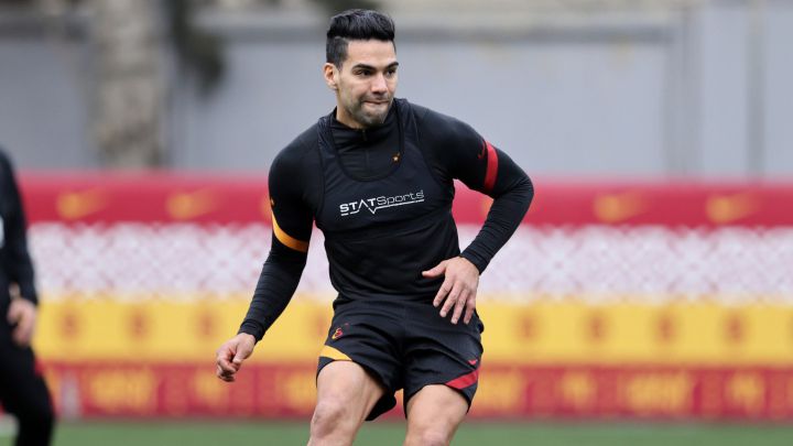 Abdurrahim Albayrak, vicepresidente del Galatasaray, confirmó que hasta el momento no hay ofertas oficiales por Falcao García. La directiva confía en él
