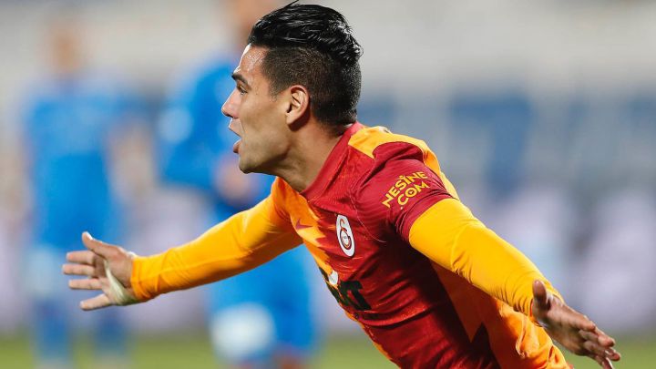 Falcao García, delantero de Galatasaray, regresa para enfrentar a Alanyaspor, luego de un mes y medio lesionado. Estaría en ataque con otro atacante
